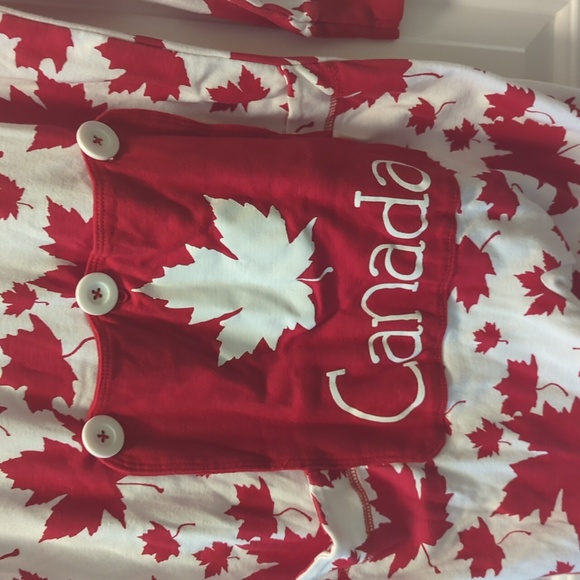 Canadian onesie maple leaves by Little Blue House size xs - Picture 2 of 10
